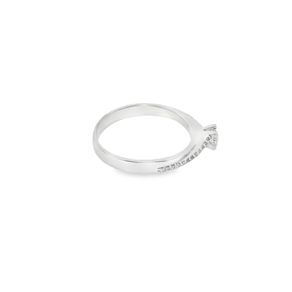 Anillo de compromiso.