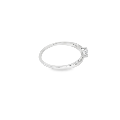 Anillo de compromiso.