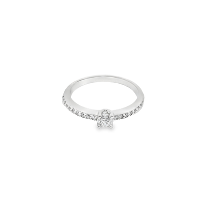 Anillo de compromiso.
