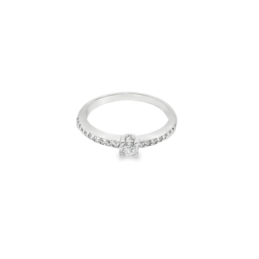 Anillo de compromiso.