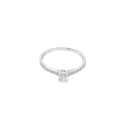 Anillo de compromiso.