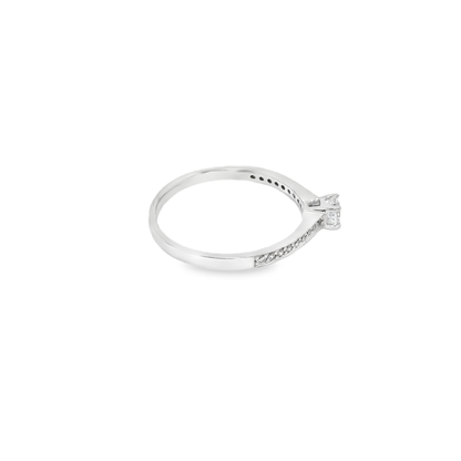 Anillo de compromiso.