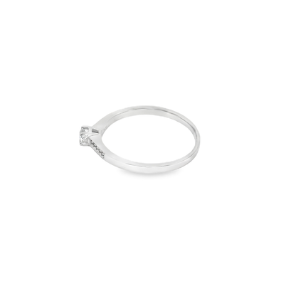 Anillo de compromiso.
