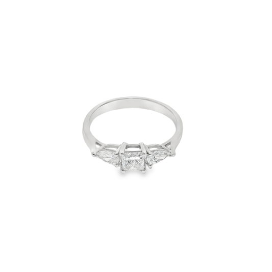 Anillo de compromiso.