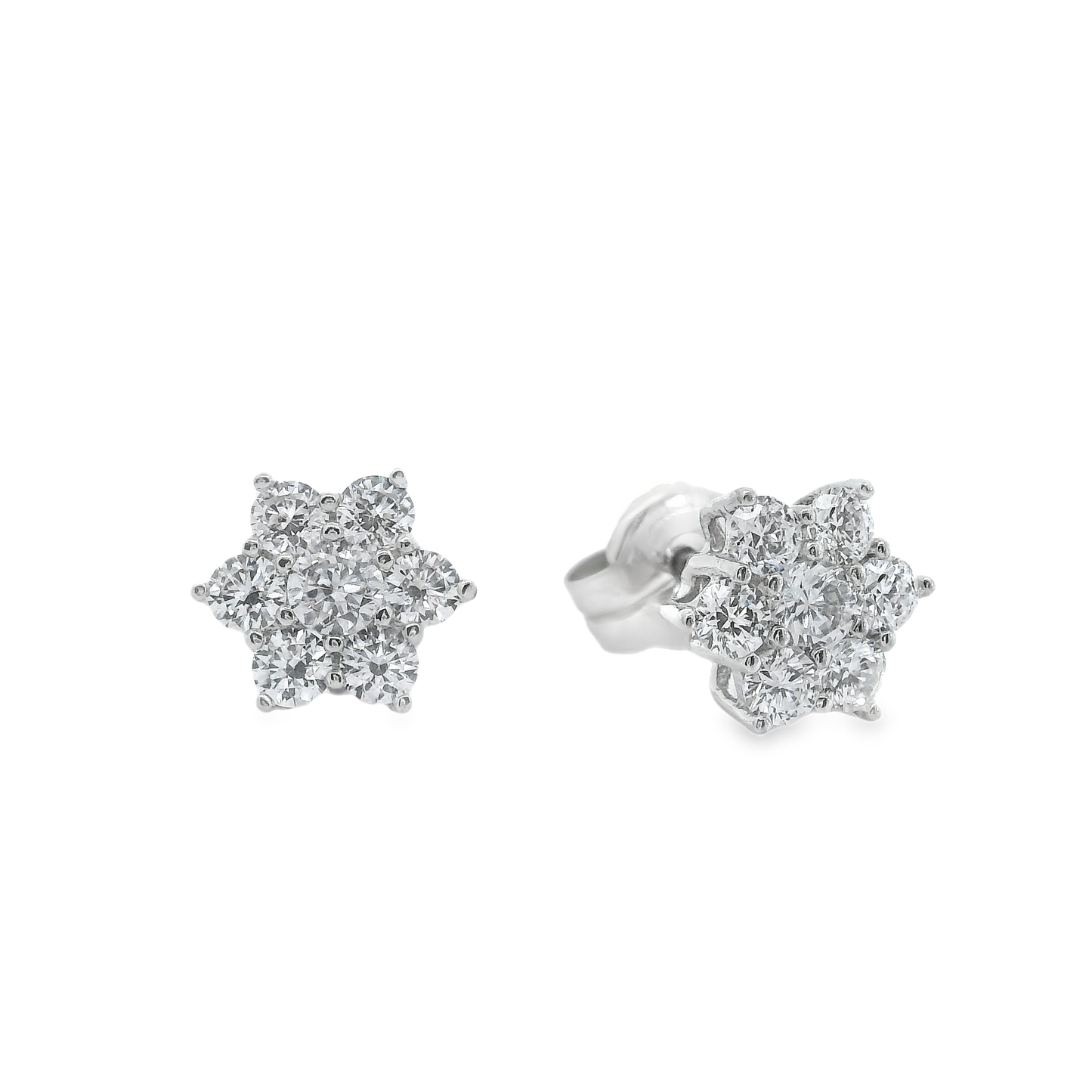 Pendientes cortos.