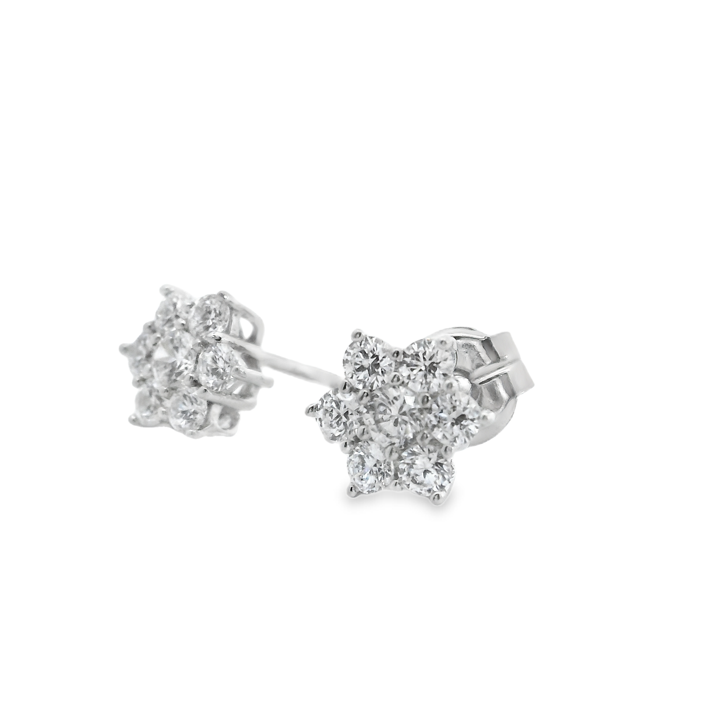 Pendientes cortos.