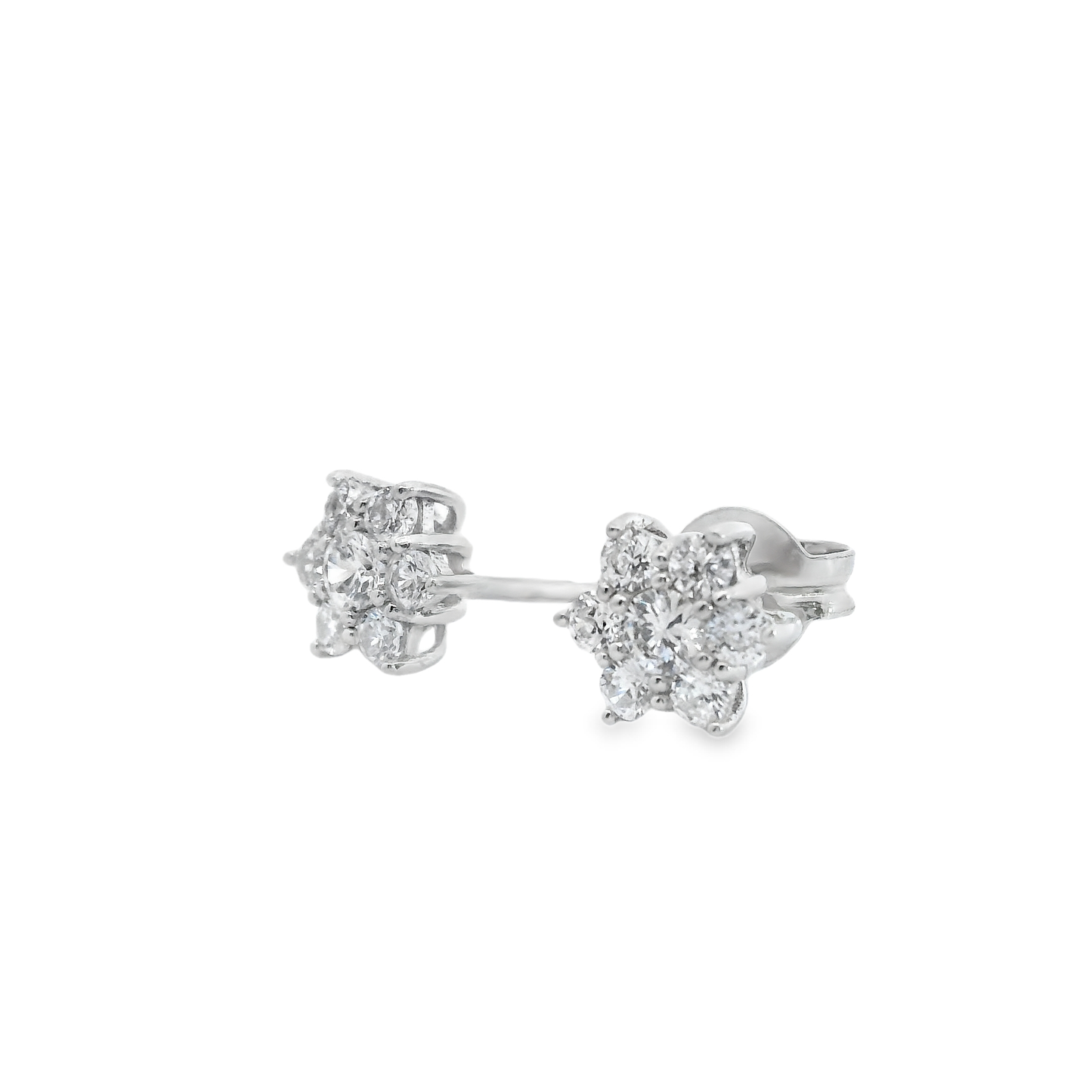 Pendientes cortos.
