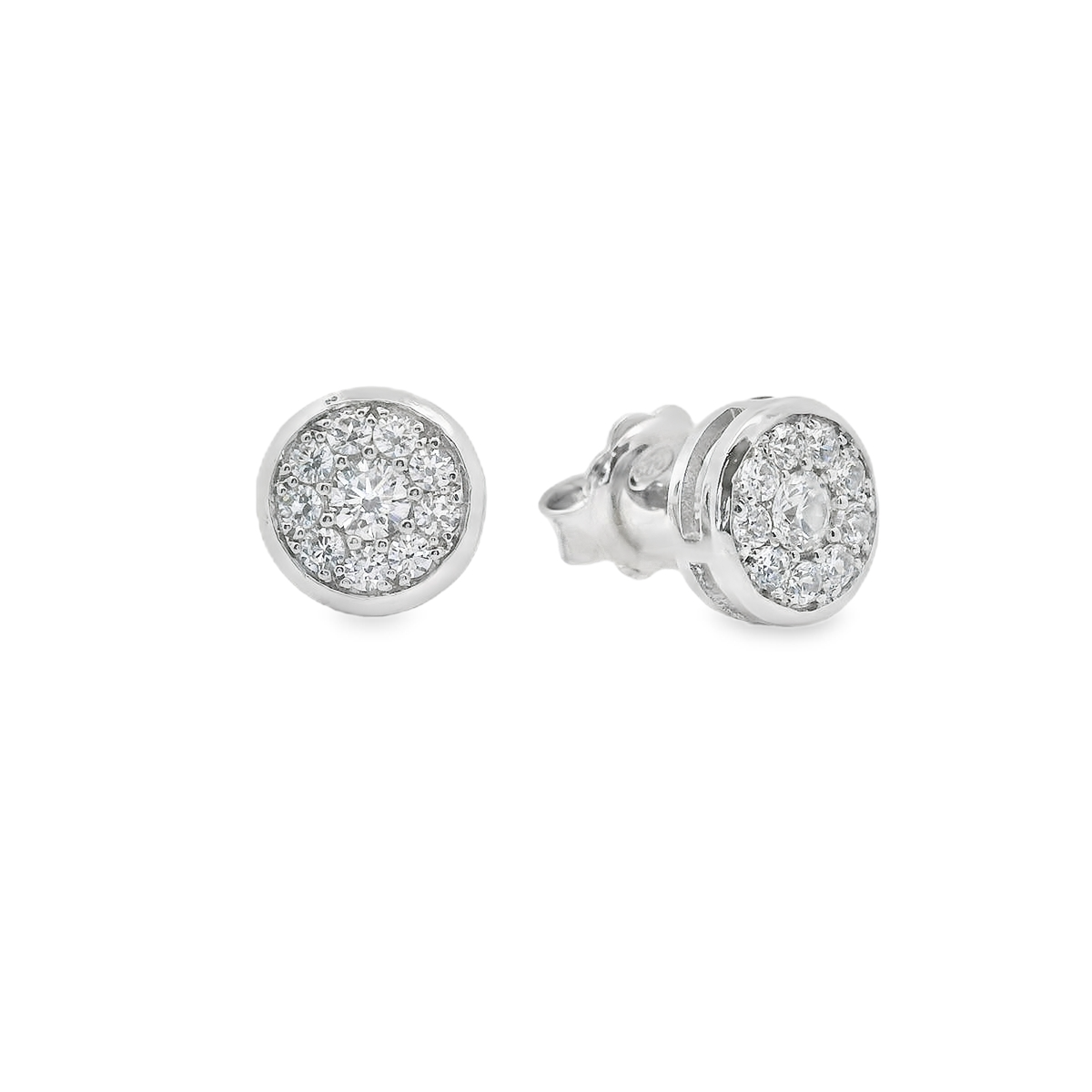 Pendientes cortos.