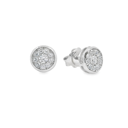 Pendientes cortos.