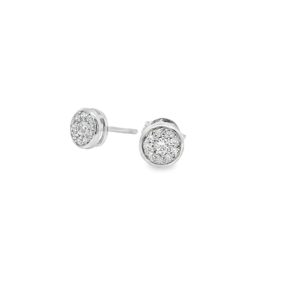 Pendientes cortos.