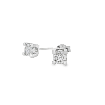 Pendientes cortos.
