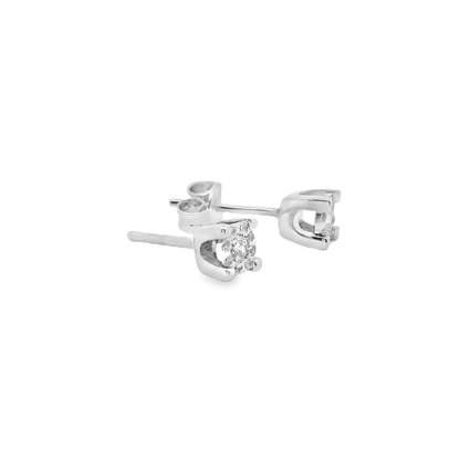 Pendientes cortos.