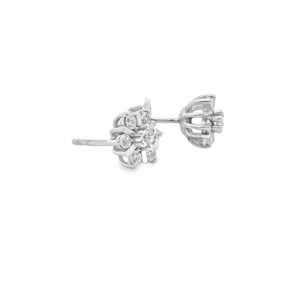 Pendientes cortos.
