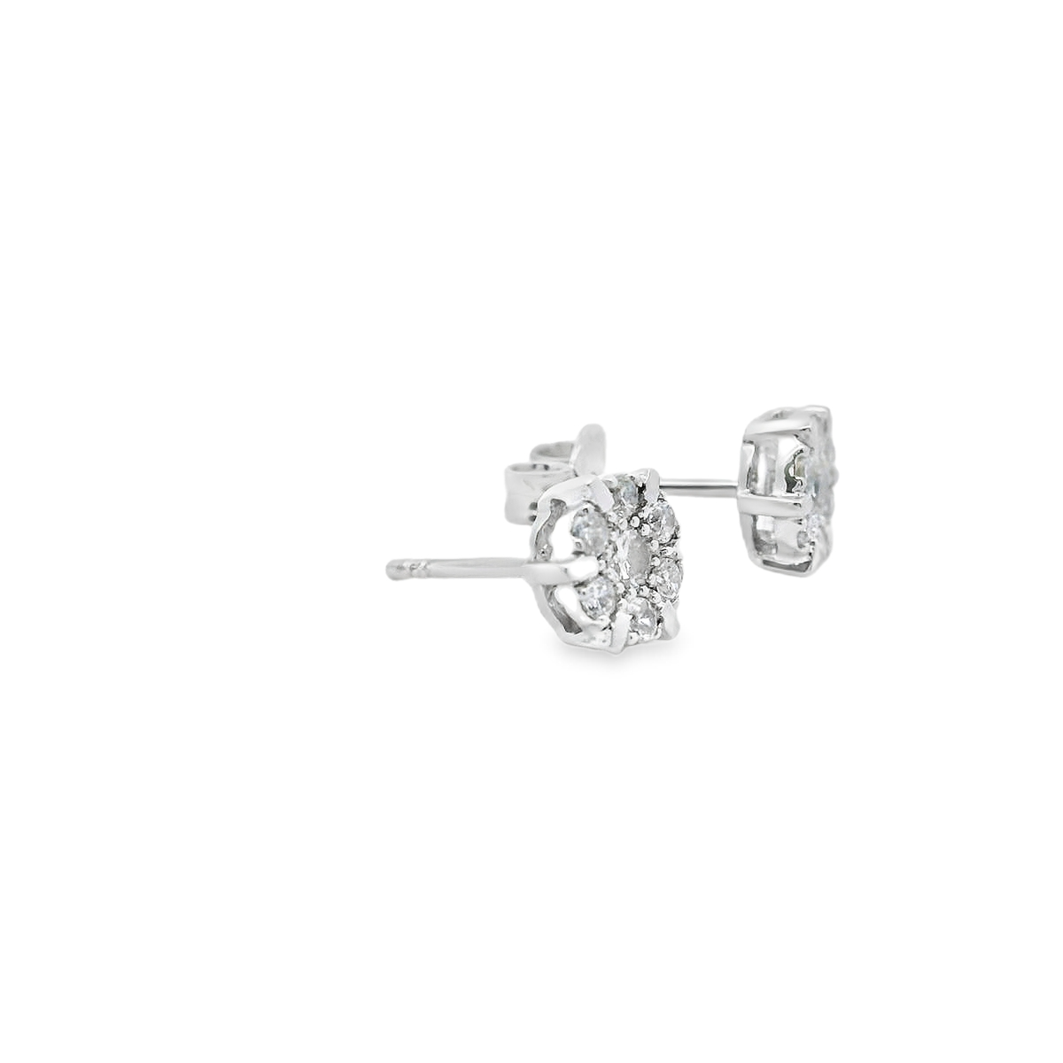 Pendientes cortos.