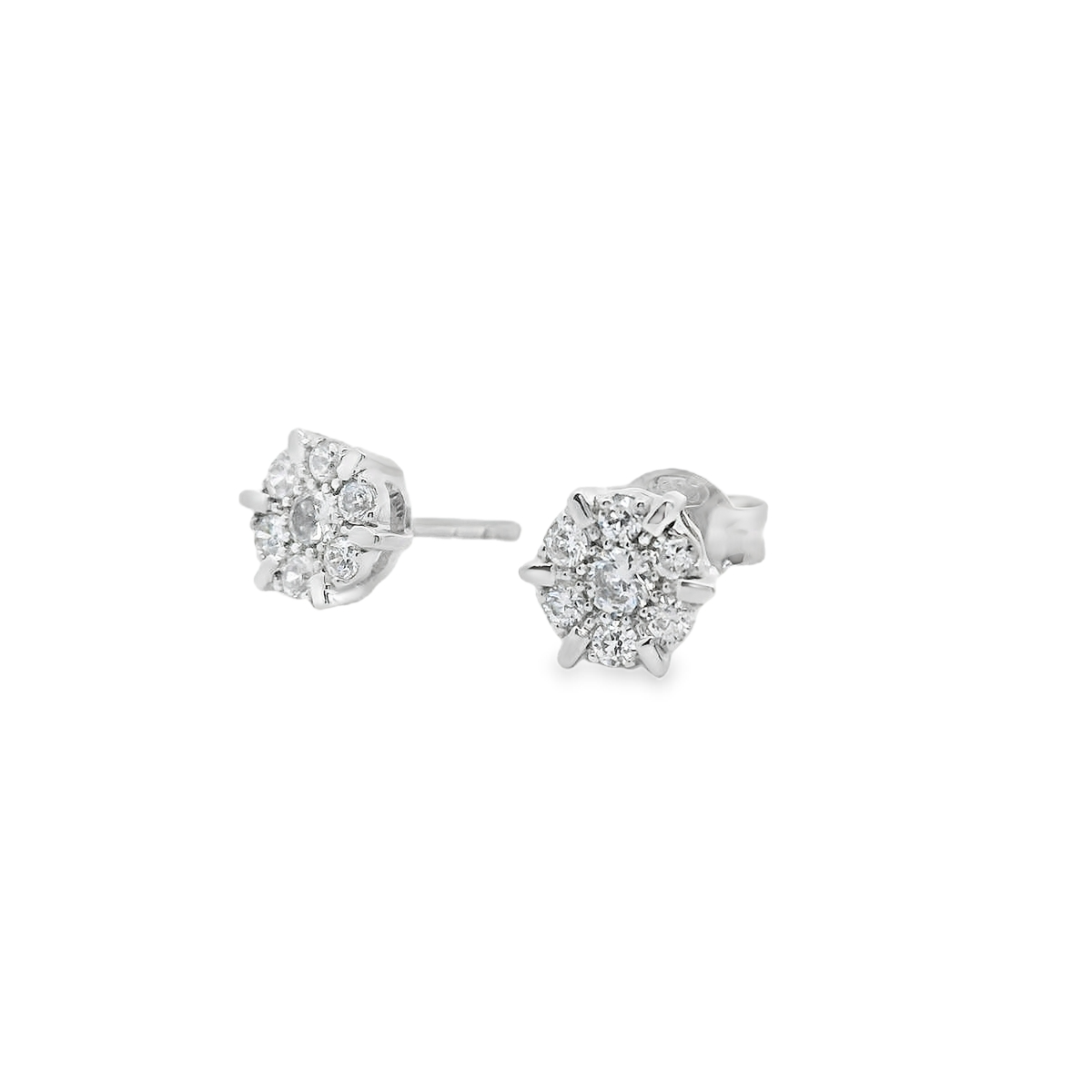 Pendientes cortos.