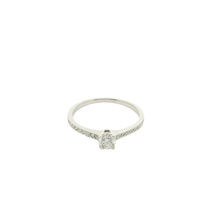Anillo de compromiso.