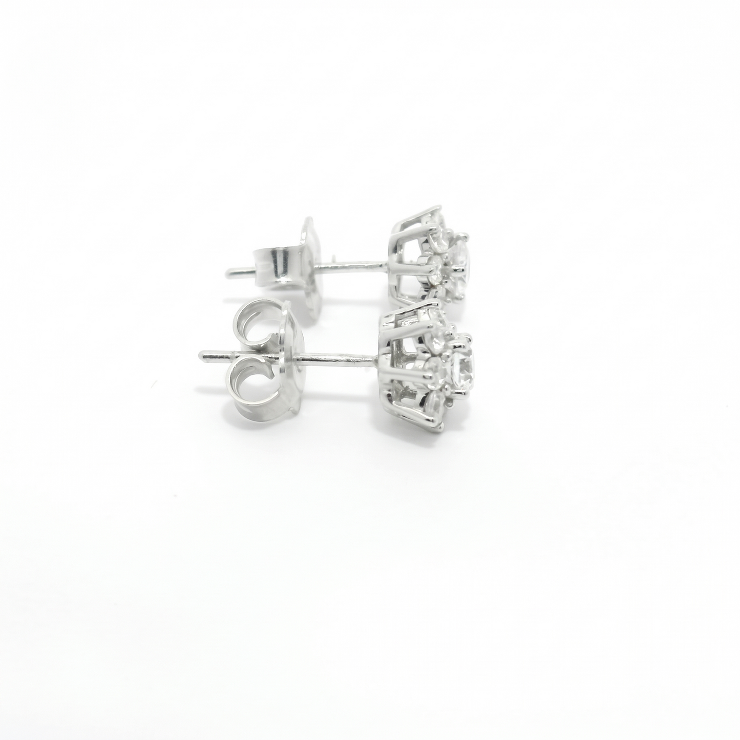 Pendientes cortos.