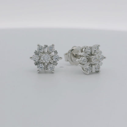 Pendientes cortos.