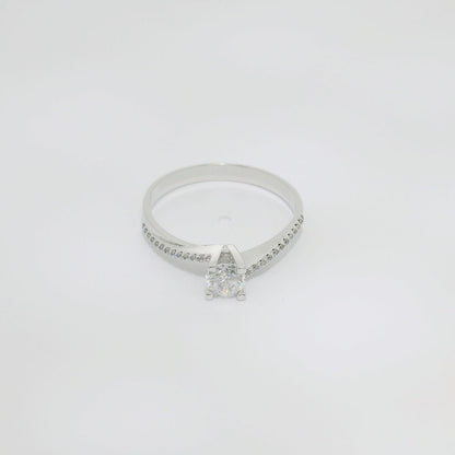Anillo de compromiso.
