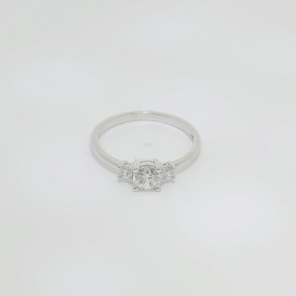Anillo de compromiso.