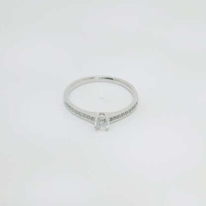 Anillo de compromiso.