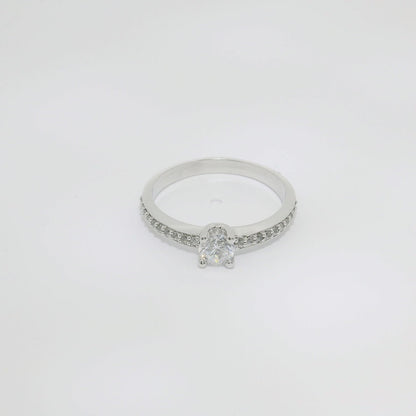 Anillo de compromiso.