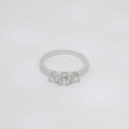 Anillo de compromiso.