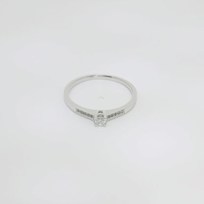 Anillo de compromiso.