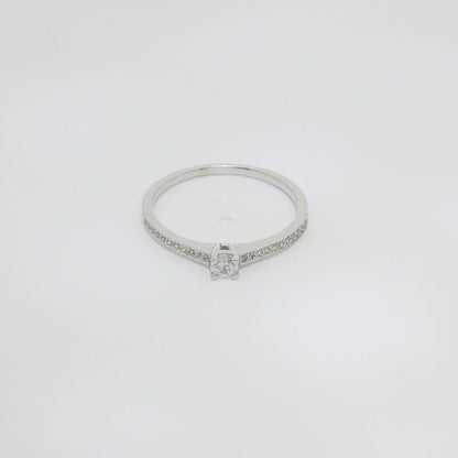 Anillo de compromiso.